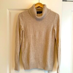 Banana Republic,Fine Italian Yarn, Merino Fine Wool. Tunic sweater size: M.